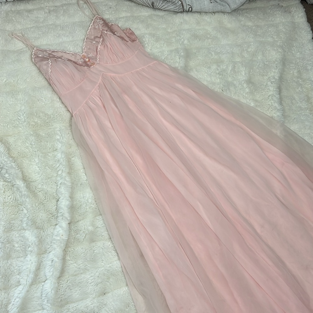 Vintage Powder Pink Demure Nightgown - Picture 3 of 9